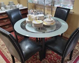 Verano Dining Table w/ 4 Chairs