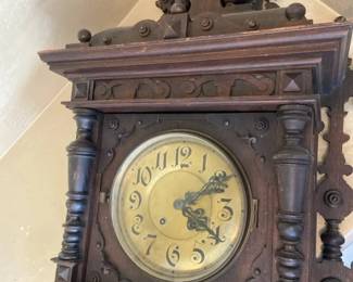 An Old Clock With No Info