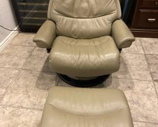 FamilyGame Room Reclining Chair And Foot Stool