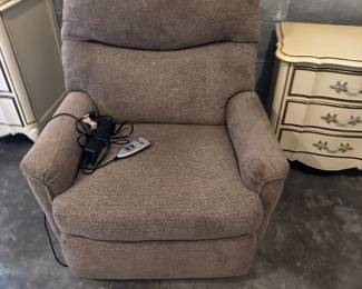 Like new lift chair 