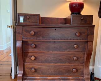 Empire dresser