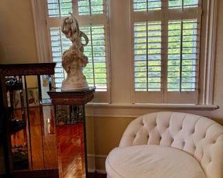 Mirror pedestal and boudoir chair