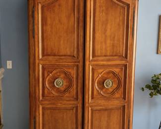 Vintage Henredon French style armoire/cabinet