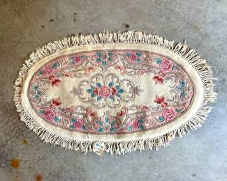 Cream Colored Oval Rug