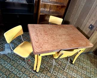 Vintage Enamel Top Expandable Table With (3) Chairs