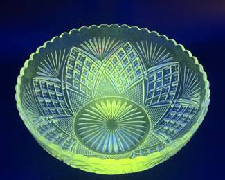 Tarentums Virginia Pressed Glass Bowl