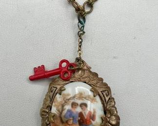 Victorian Locket Pendant Necklace with Photo