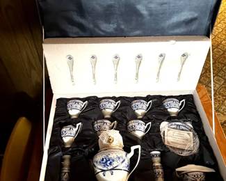 Sorelle Fine Porcelain Set In Box