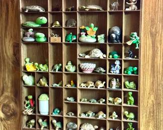 Knick Knack Rack Of Frogs & Turtles