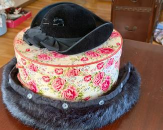 Velour Regale Merrimac Hat & Faux Fur Collar