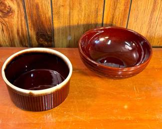 (2) Large Dishes Feat - Pfaltzgraff 408