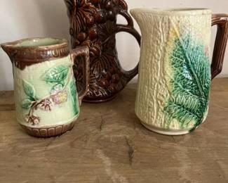 330 antiquemajolicapotterypitchertriole
