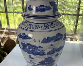233 threehandsblueandwhiteporcelaingin