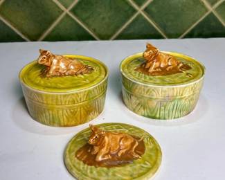 274 tworoyalartpotterycowcoveredbutter