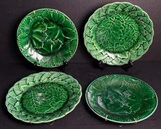 359 setof4greenmajolicaleafplateslatt