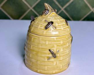 104 vintagegermanceramichoneypotwithli