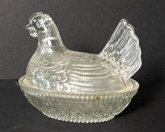 176 vintageclearpressedglasshenonnest