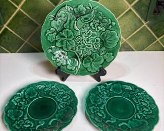 297 threevintagegreenceramicmajolicapla