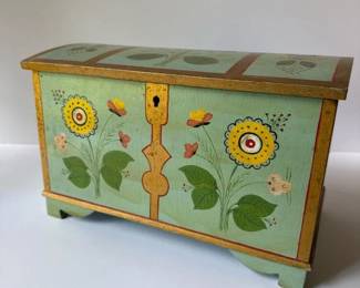 035 woodenkeepsakeboxwithfloralmotif