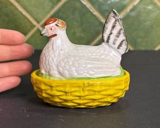 095 vintageminiatureceramichenonnestco