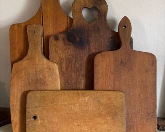 067 setof5vintagewoodencuttingboards