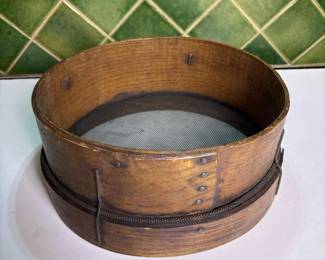 281 vintageprimitivewoodenfloursievewit