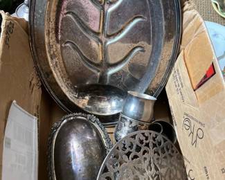 332 assortedsilverplatedpieces