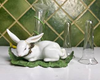 087 ceramicrabbitonleafbudvasewith2e