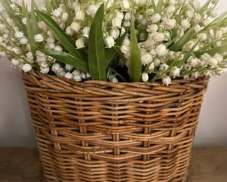 350 lilyofthevalleyarrangementinwicker