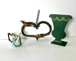392 trioofdecoritemssmallceramicpitche