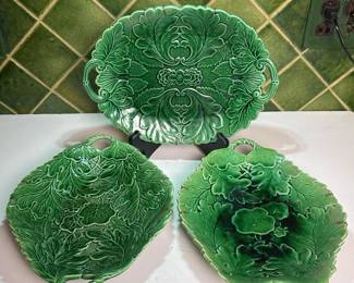 002 setof3greenmajolicaleafpatternedh