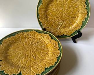 235 8bordallopinheiroportugalgrapeleaf