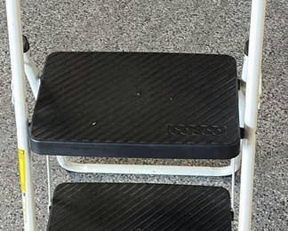 Lot 189: Cosco white 3-step step ladder