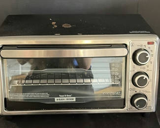 Lot 160: Black & Decker Toast-R-Oven EventToast toaster oven