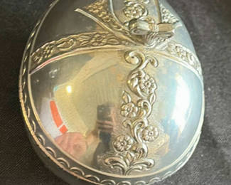 Lot 91: Round ornate silver trinket box with red lining