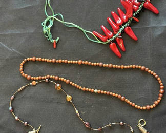 Lot 205: Chili pepper necklace with beaded jewelry set