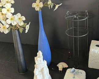 Lot 80: Decorative Ceramics and Home Decor Items