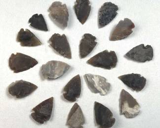 (20) Native Style Indian Arrowheads, Flint/Chert
