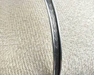 925 Silver Thin Wavy Texture Shadowbox Bangle Brac