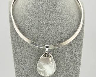 Very attractive sterling choker with MOP pendant