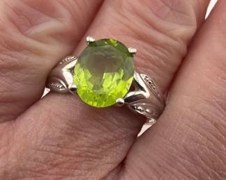 10kt peridot ring