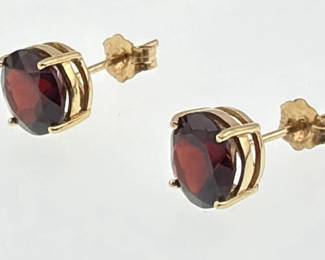 14kt garnet studs