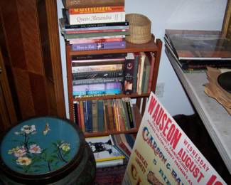 BOOKS & BOOKSHELF