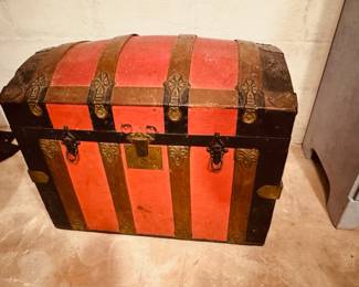 Red trunk