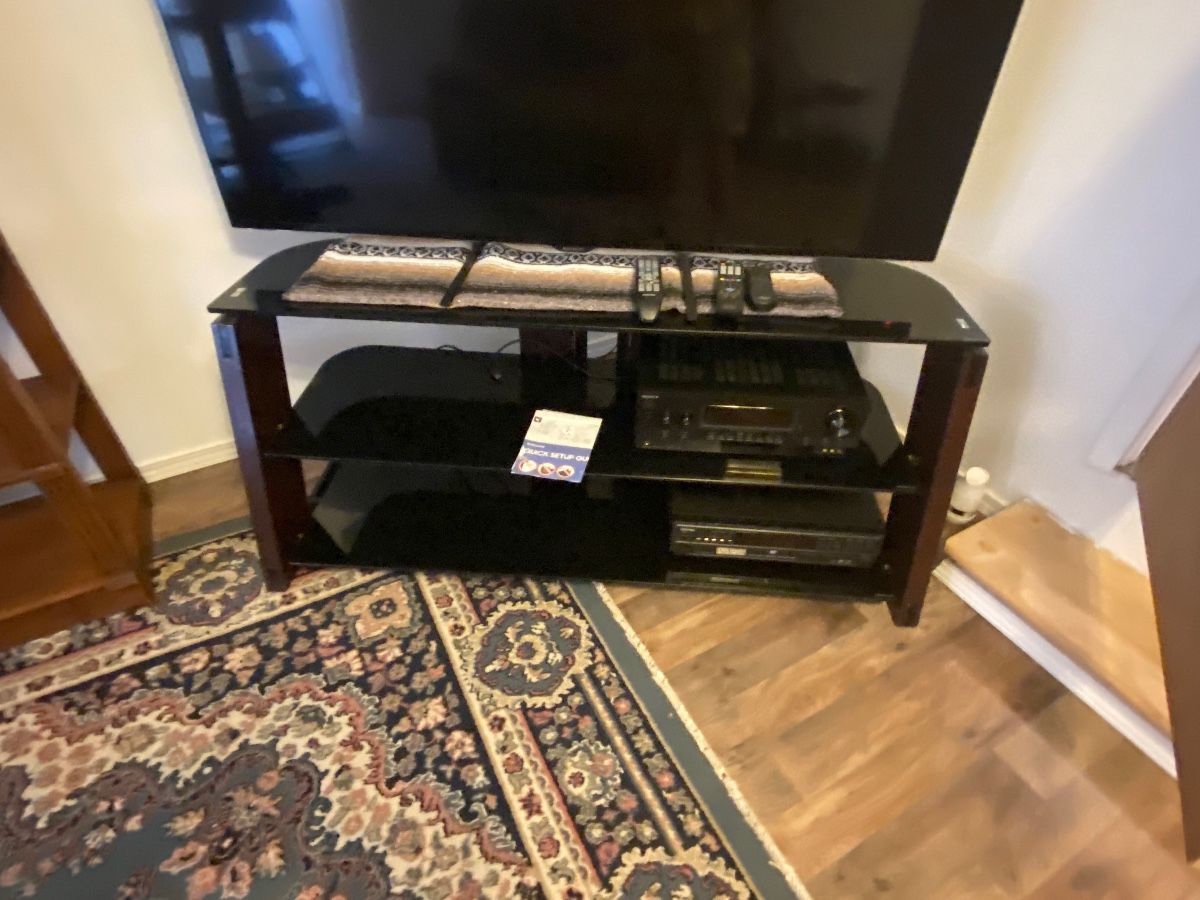 60” Samsung Smart TV & metal/glass shelves entertainment stand