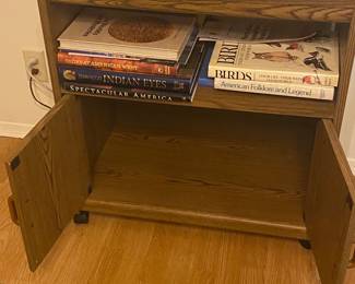 Small stand w/doors 