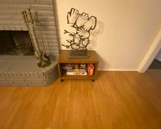 Small stand on rollers 