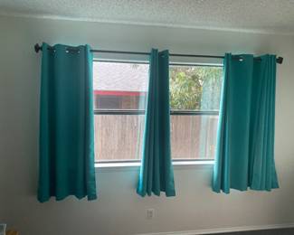 Blackout curtains w/curtain rod