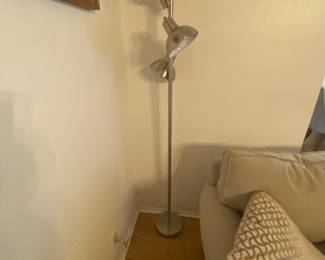 Corner standing lamp