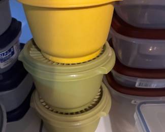 Tupperware servalier bowls
